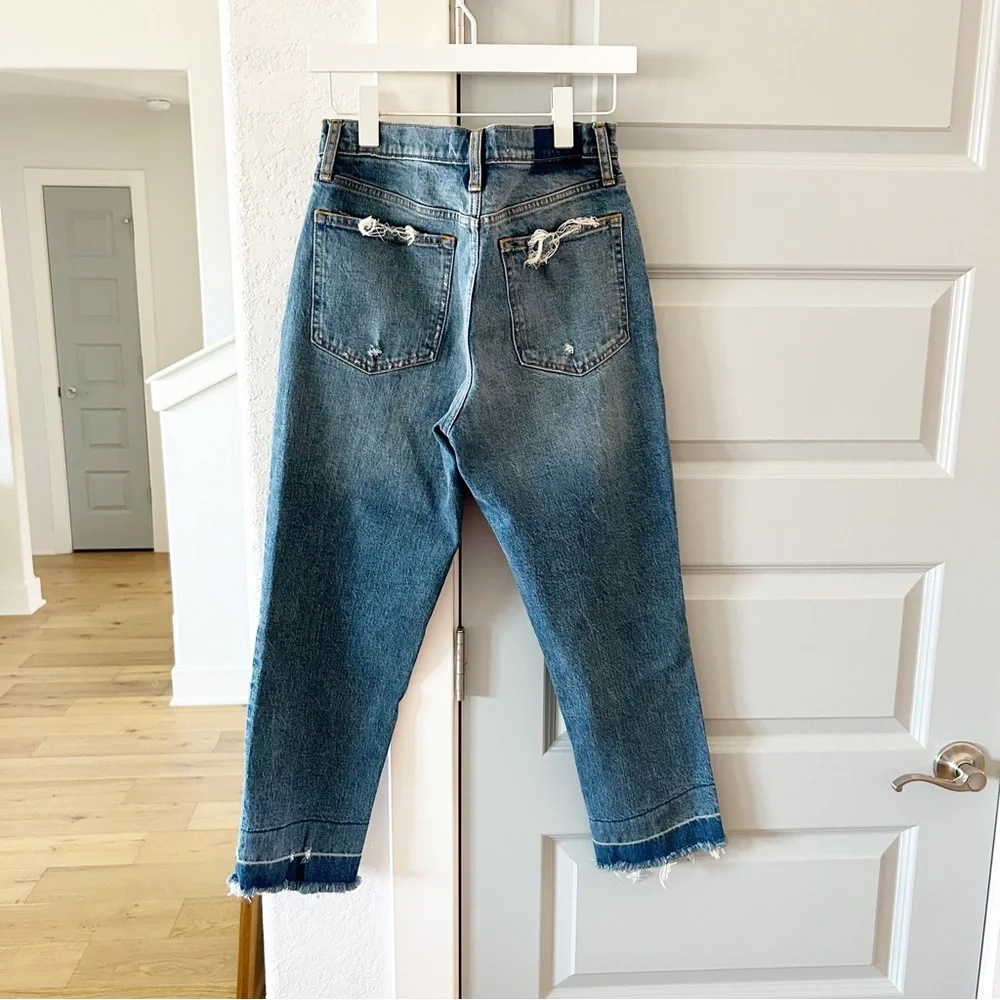 Abercrombie High Rise Mom Jeans Distressed SHORT - Picture 3 of 6